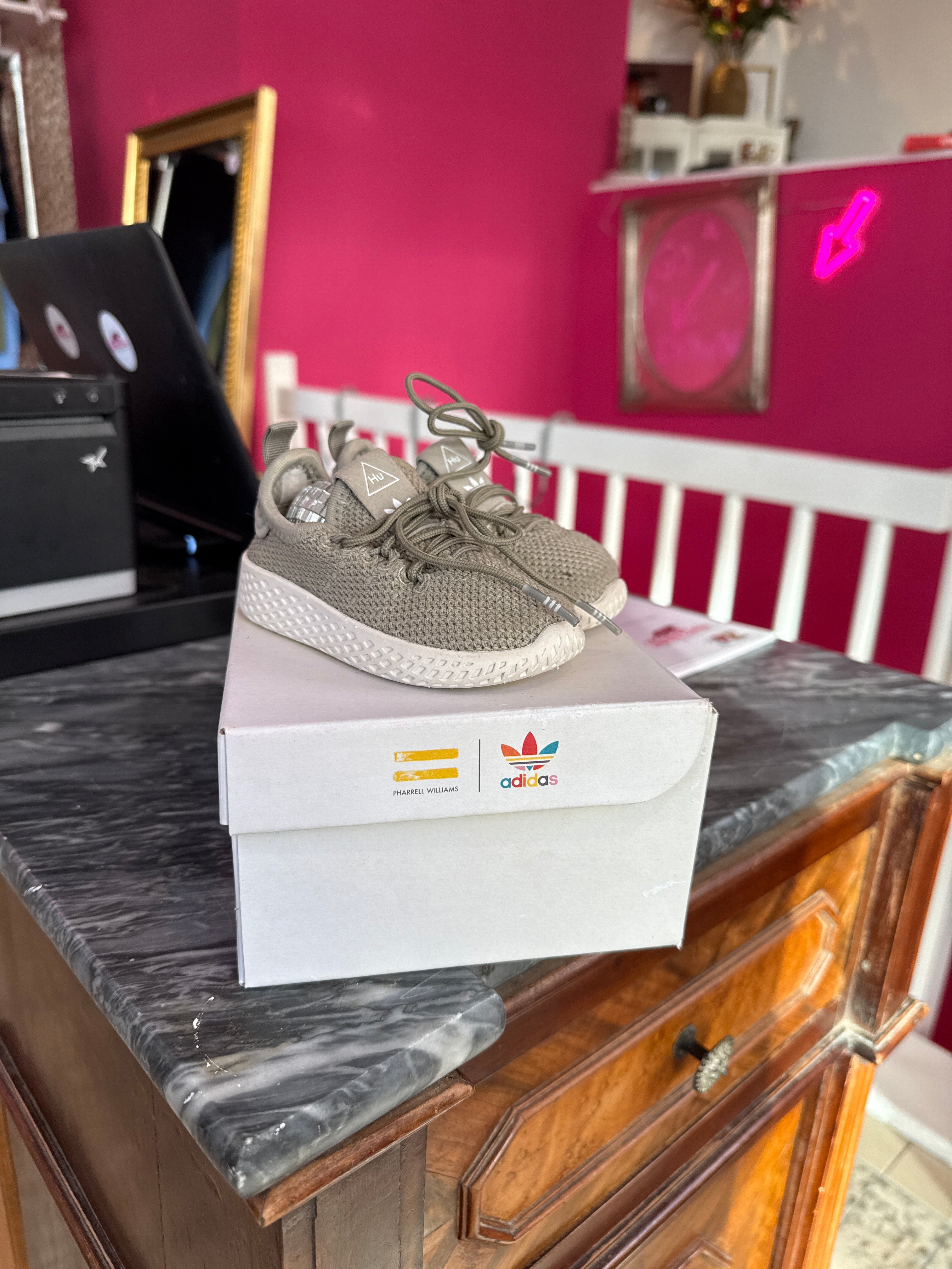 Adidas sneakers maat 19